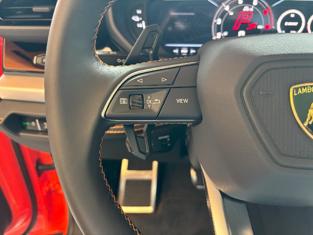 LAMBORGHINI URUS 2025 Image 38
