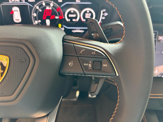 LAMBORGHINI URUS 2025 Image 39