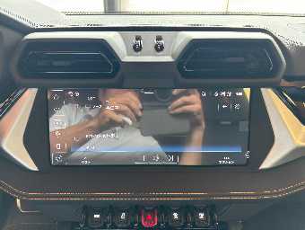 LAMBORGHINI URUS 2025 Image 38