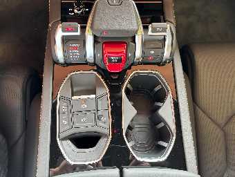 LAMBORGHINI URUS 2025 Image 40