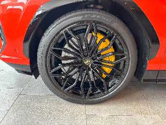 LAMBORGHINI URUS 2025 Image 9