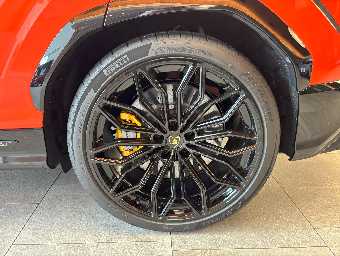 LAMBORGHINI URUS 2025 Image 10