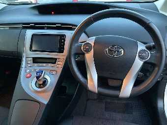 TOYOTA PRIUS 2015 Image 6
