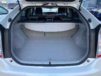 TOYOTA PRIUS 2015 Image 8