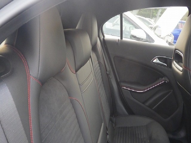 MERCEDES BENZ A CLASS 2013 Image 23