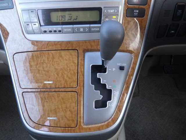 TOYOTA ALPHARD 2006 Image 36