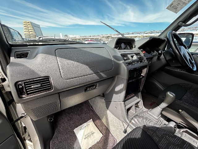 MITSUBISHI PAJERO 1998 Image 22