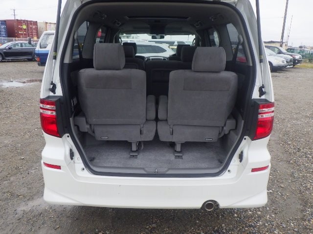 TOYOTA ALPHARD 2005 Image 24