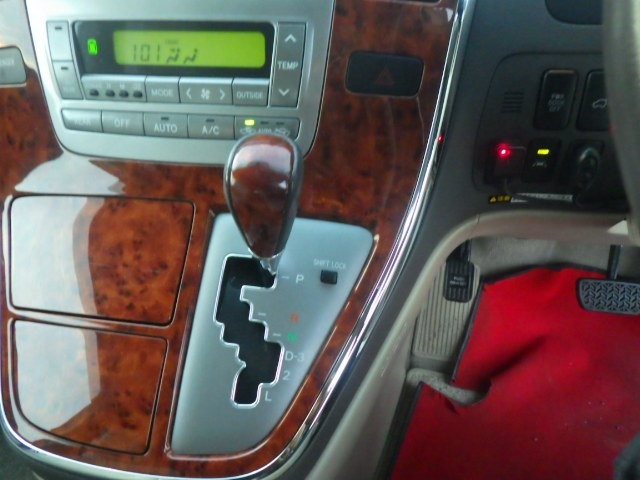 TOYOTA ALPHARD 2004 Image 19