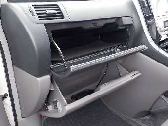 TOYOTA ALPHARD 2006 Image 10