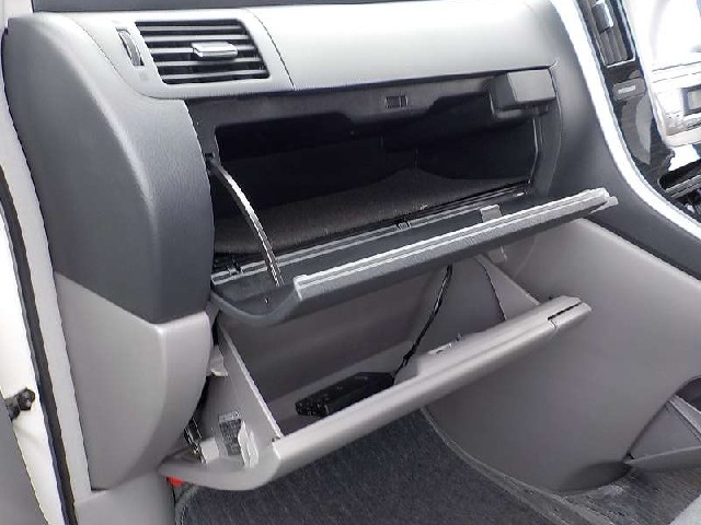 TOYOTA ALPHARD 2006 Image 44