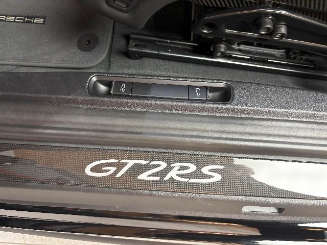 PORSCHE 911 2019 Image 25