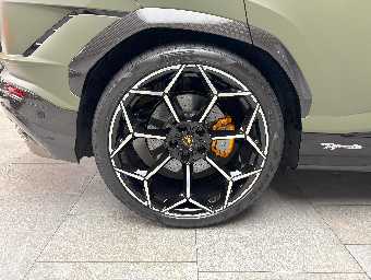 LAMBORGHINI URUS 2024 Image 11