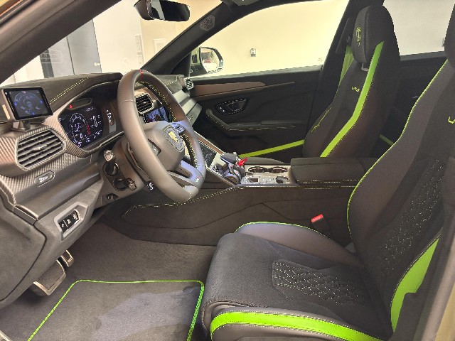 LAMBORGHINI URUS 2024 Image 22