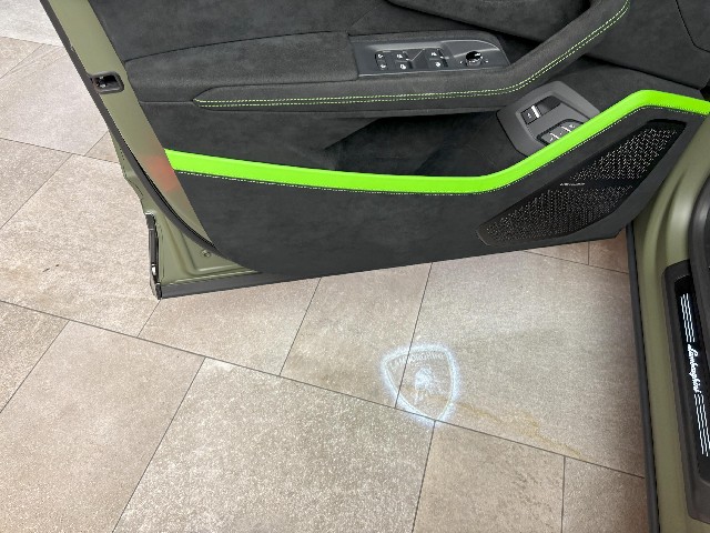 LAMBORGHINI URUS 2024 Image 25