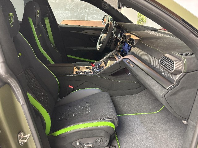 LAMBORGHINI URUS 2024 Image 32