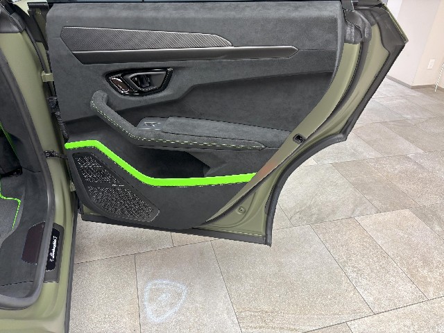 LAMBORGHINI URUS 2024 Image 37
