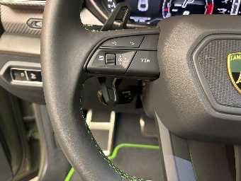 LAMBORGHINI URUS 2024 Image 34