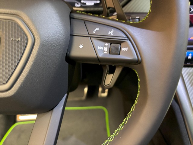 LAMBORGHINI URUS 2024 Image 41