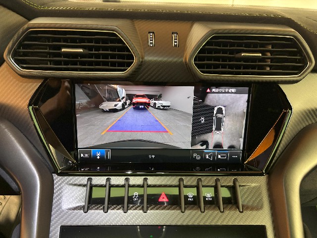 LAMBORGHINI URUS 2024 Image 44