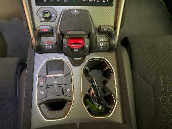 LAMBORGHINI URUS 2024 Image 40