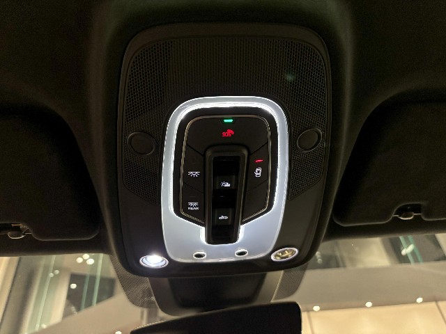 LAMBORGHINI URUS 2024 Image 47