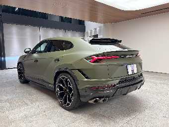 LAMBORGHINI URUS 2024 Image 7