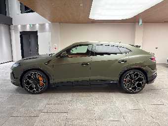 LAMBORGHINI URUS 2024 Image 8