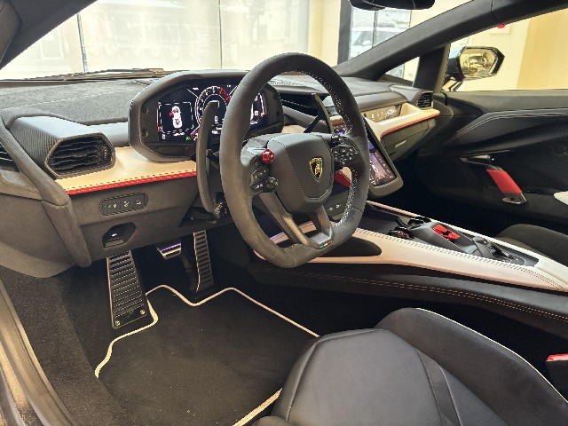 LAMBORGHINI REVUELTO 2025 Image 31