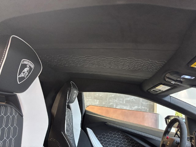 LAMBORGHINI REVUELTO 2025 Image 37