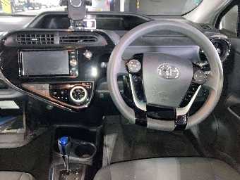 TOYOTA AQUA 2018 Image 6