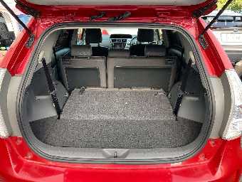 TOYOTA PRIUS ALPHA 2014 Image 8