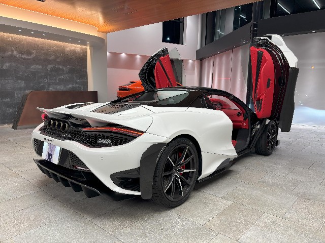 MCLAREN 765LT SPIDER 2023 Image 29
