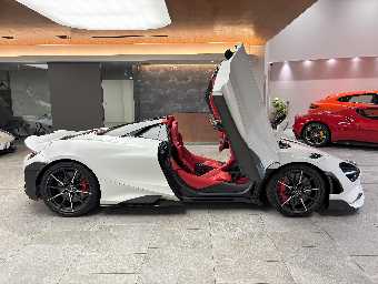 MCLAREN 765LT SPIDER 2023 Image 4