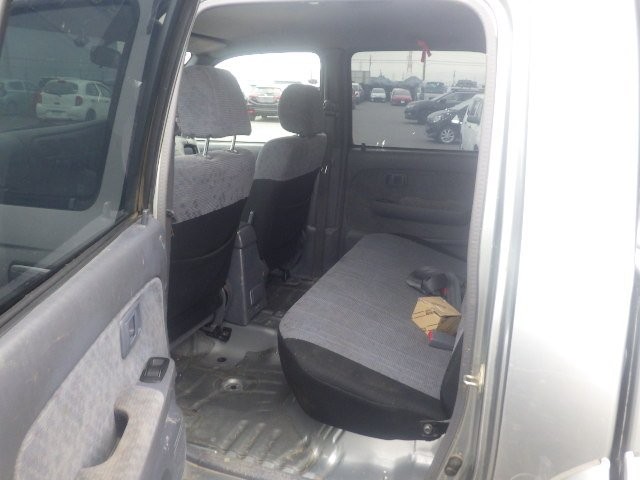 TOYOTA HILUX SPORTS PICK UP 2003 Image 26