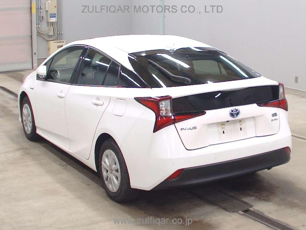 TOYOTA PRIUS 2019 Image 6