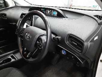 TOYOTA PRIUS 2019 Image 7