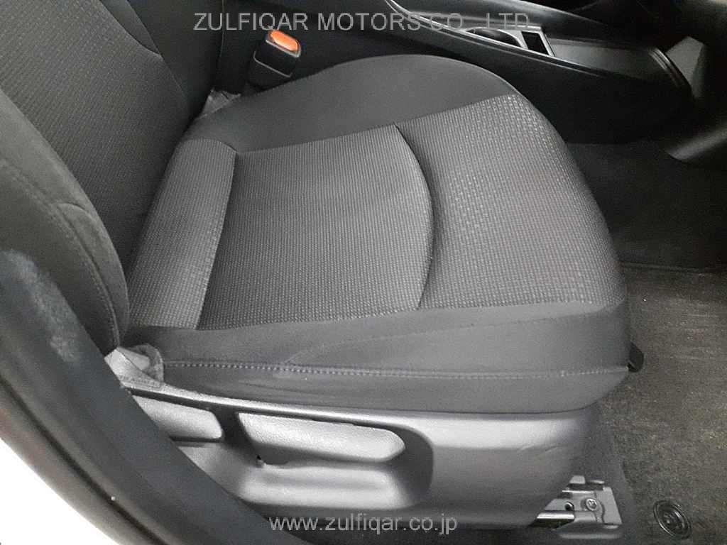 TOYOTA PRIUS 2019 Image 8