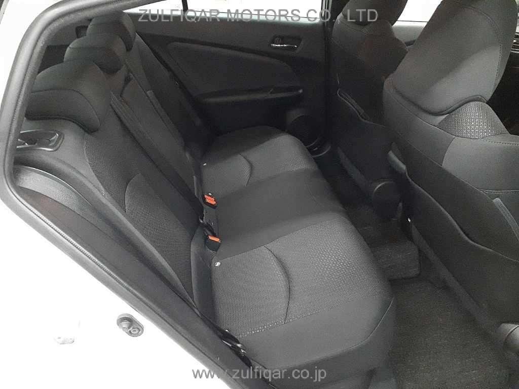 TOYOTA PRIUS 2019 Image 10