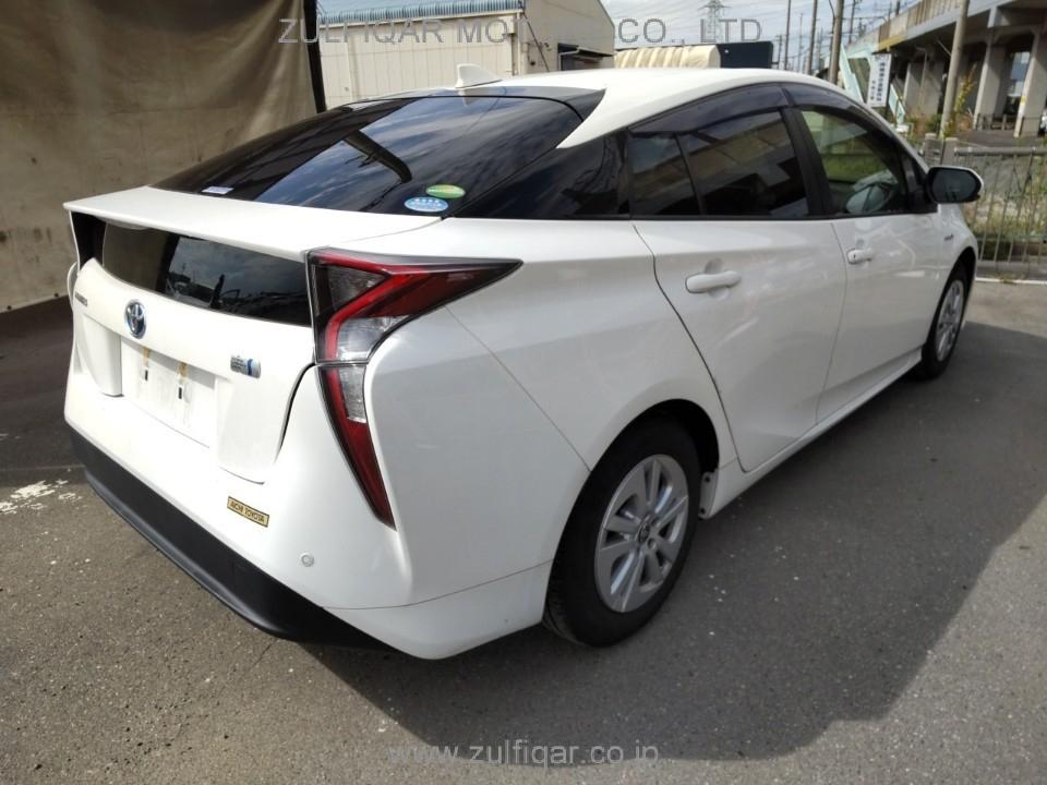 TOYOTA PRIUS 2018 Image 2