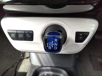 TOYOTA PRIUS 2018 Image 11