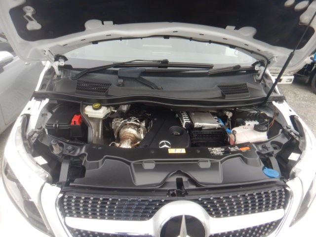 MERCEDES BENZ V CLASS 2022 Image 26