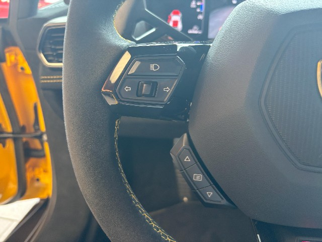 LAMBORGHINI HURACAN 2019 Image 32