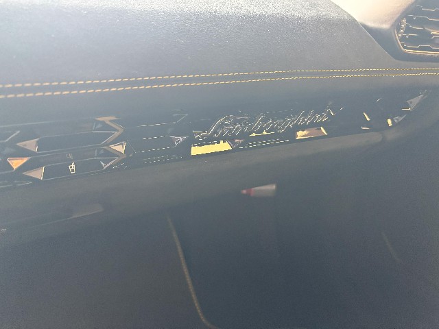 LAMBORGHINI HURACAN 2019 Image 37