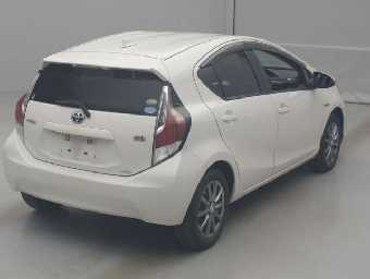 TOYOTA AQUA 2017 Image 2