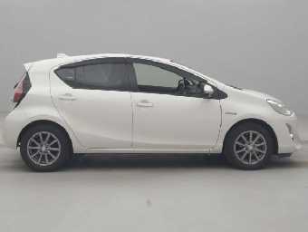 TOYOTA AQUA 2017 Image 6