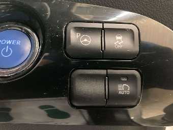 TOYOTA PRIUS 2018 Image 12