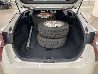 TOYOTA PRIUS 2018 Image 8