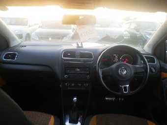VOLKSWAGEN POLO 2011 Image 7