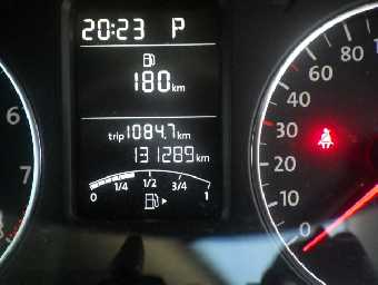 VOLKSWAGEN POLO 2011 Image 9